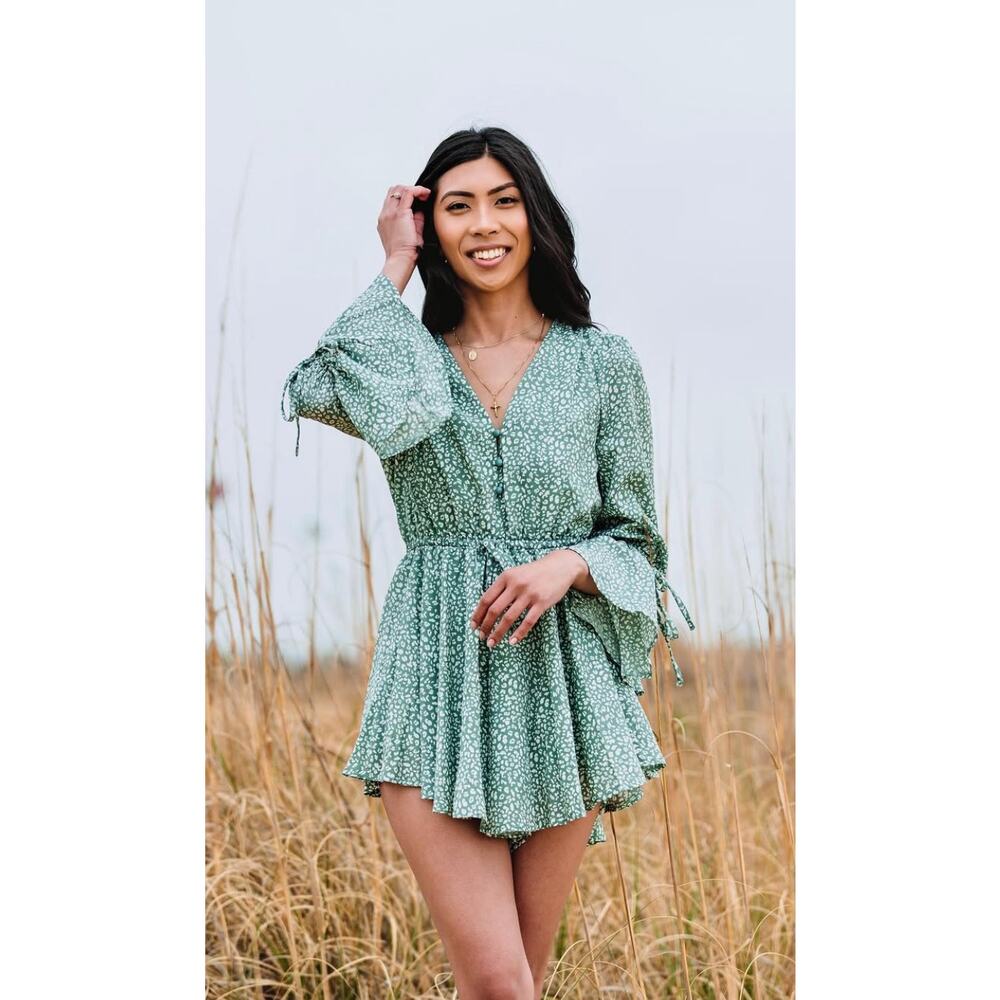 Princess Polly Cierra Romper Mint Green Leopard Print V Buuton Neck Short Size 4